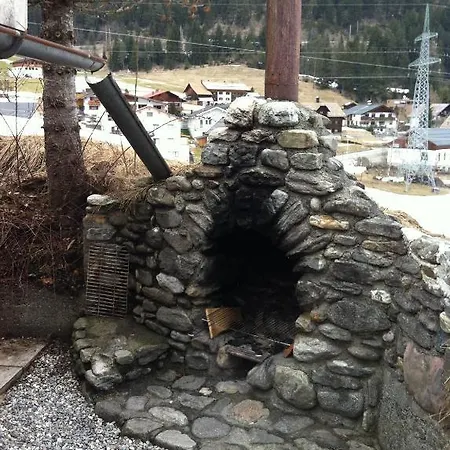 Hexahuesle Wald am Arlberg
